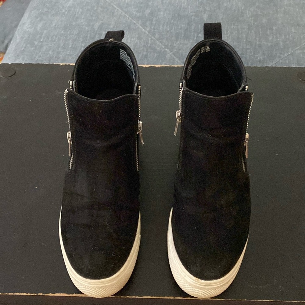 Women’s casual sneaker